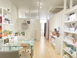 福岡天神の黄土よもぎ蒸しサロンの店内風景